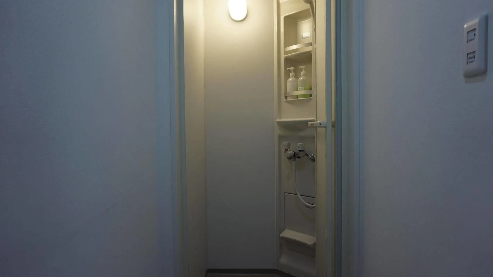 Uni Hostel أوساكا 0*,