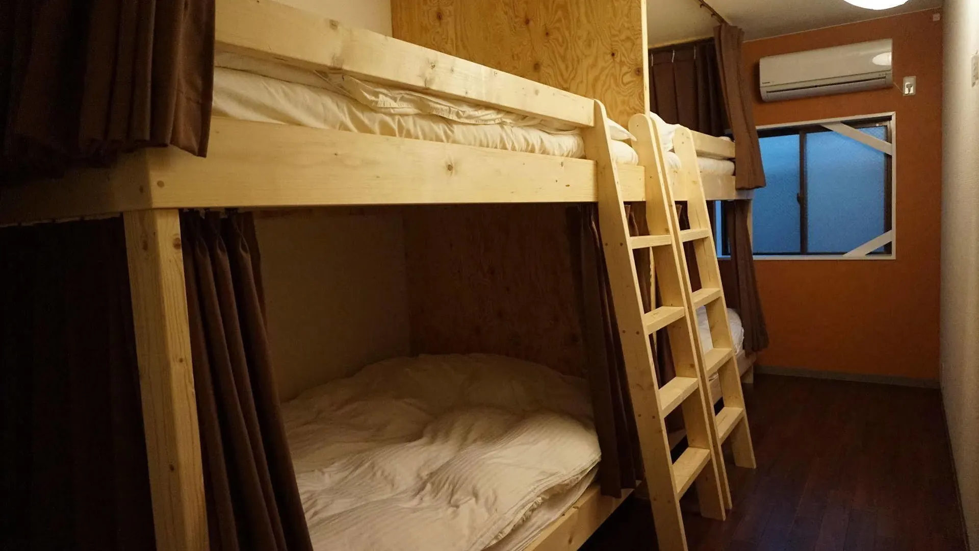 Uni Hostel أوساكا