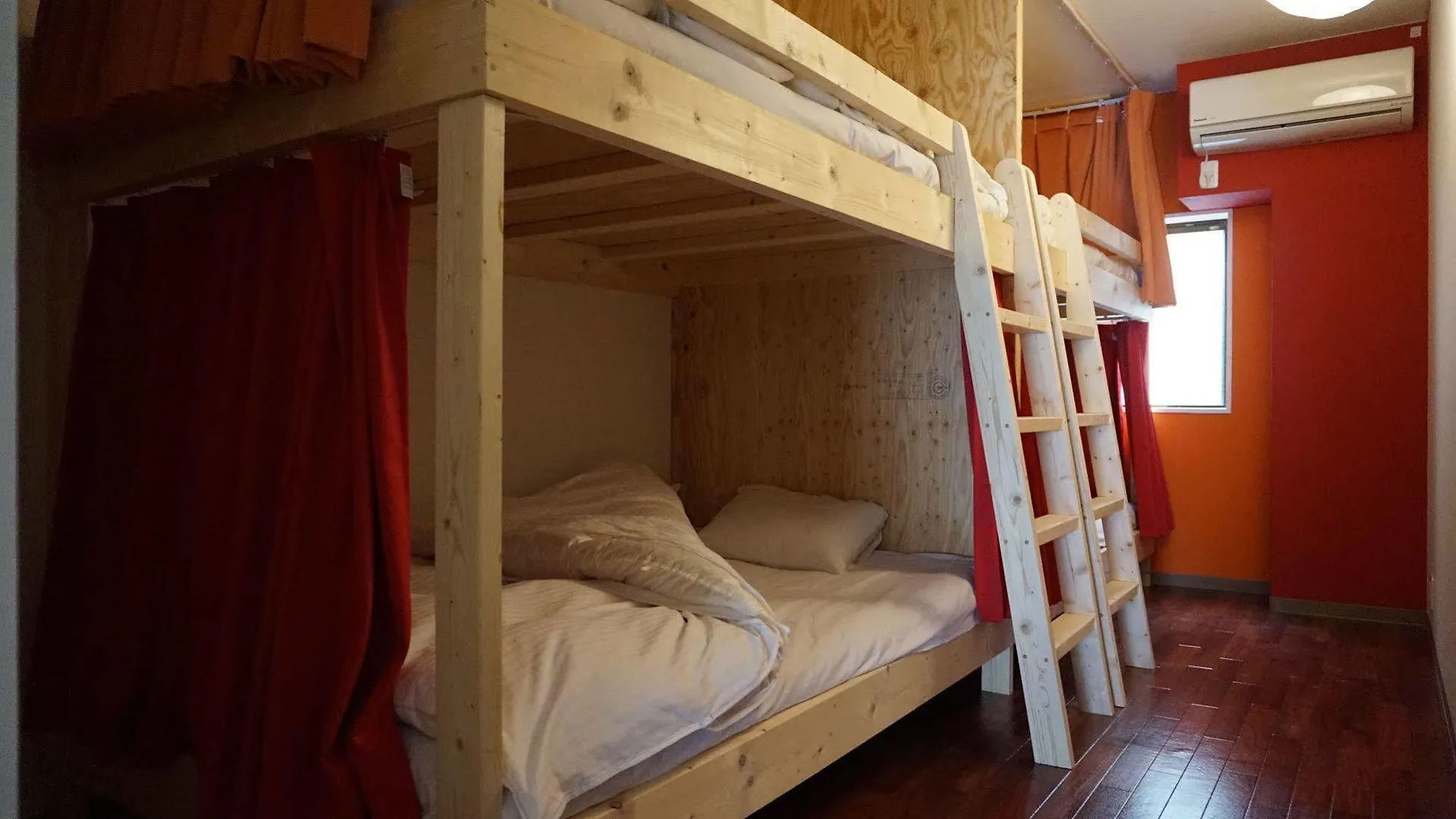 Uni Hostel أوساكا